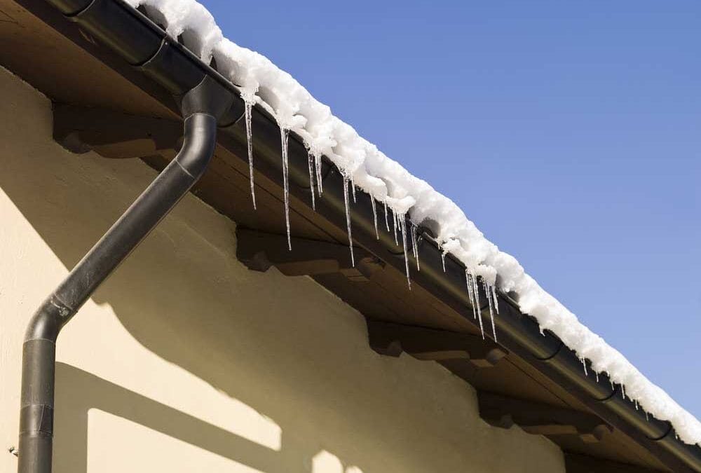 4 Common Winter Roof Problems Facing Brookfield Residents